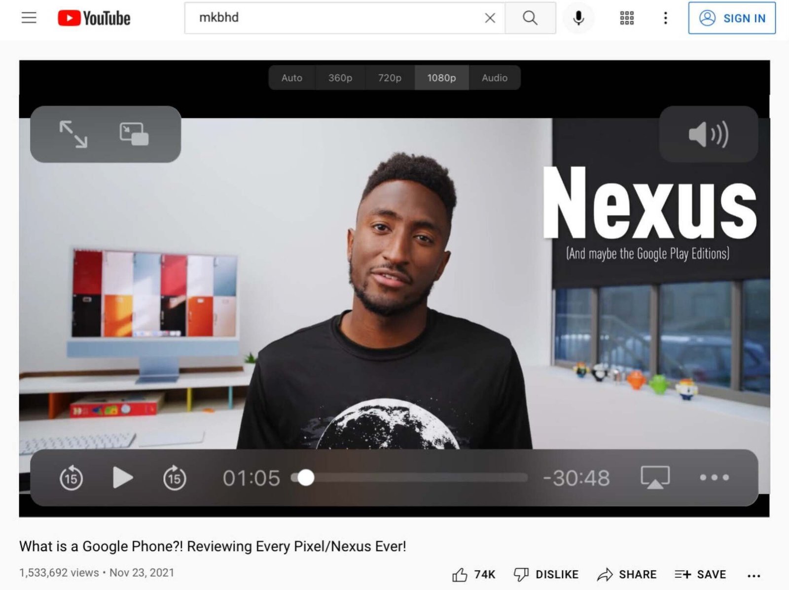 Ảnh chụp màn hình video YouTube của MKBHD đang phát trong Safari trên iPhone.  Các điều khiển trình phát là bản gốc của iOS nhờ tiện ích mở rộng trình duyệt Vinegar.